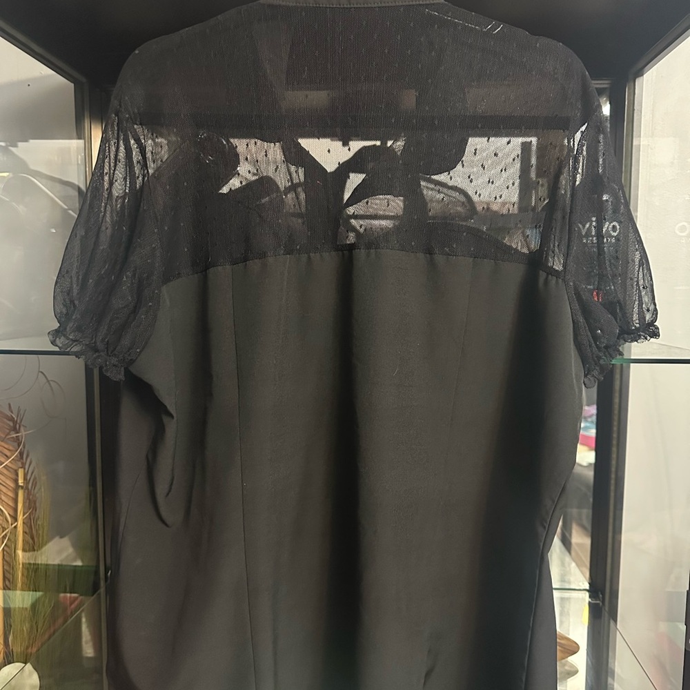 Elegant Black Lace Button-Up Blouse - Picture 5 of 5